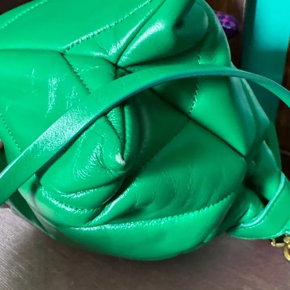 💚🤮🐸🦖Rebecca Minkoff Green Shoulder Bag with Gold Chain - Picture 10 of 16